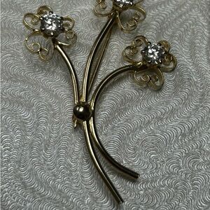 Elegant 14kt Gold-Filled Floral Brooch with Rhinestones